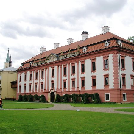 Zámecké ubytování U dobré hraběnky Kunín Esterno foto